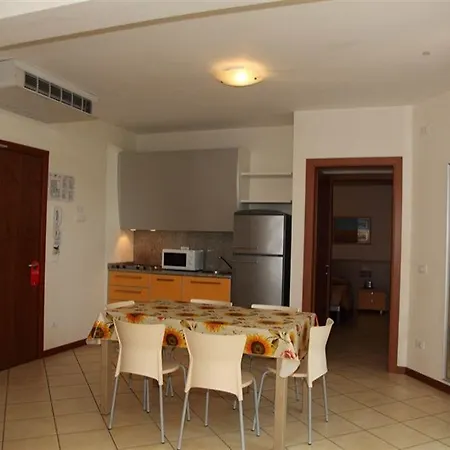 Apart Otel Gioia 3*